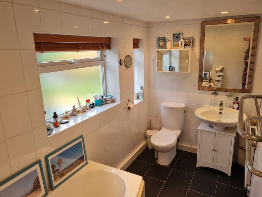 Modern Bungalow With Private Swimming Pool Maidenhead Exteriör bild