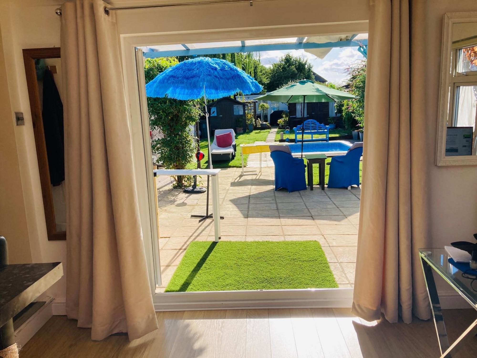 Modern Bungalow With Private Swimming Pool Maidenhead Exteriör bild